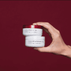 Nu Skin 180 Grad Aha Peel von Nuskin Hand mit beiden Dosen