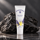 Nu Skin Nutricentials Brighter Day Exfoliant auf schwarzen Stein