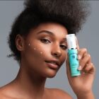Nu Skin Frau mit Nu Skin Celltrex Recovery Fluid von Nuskin
